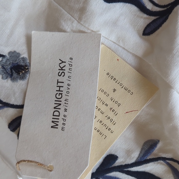 NEW Midnight Sky Linen Blend Embellished Floral Smocked Crop Top L White Blue - Picture 9 of 16